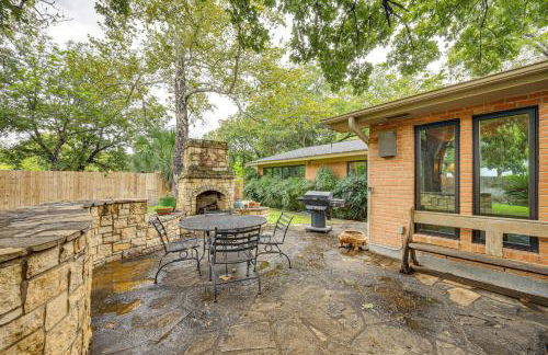 Del Rio Home with Large Yard, BBQ and Fireplace! - Foto 1