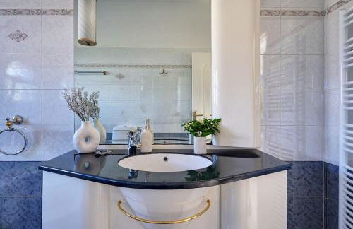 Chrysanthi Luxury Villa In Salakos, with Pool & Jacuzzi, Near Beach - Foto 32