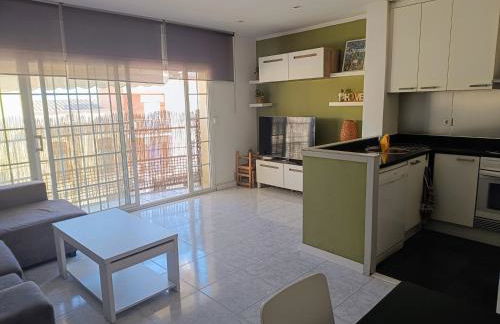 Precioso Dúplex con terraza a 5 minutos playa y 20 minutos de Barcelona - Foto 2