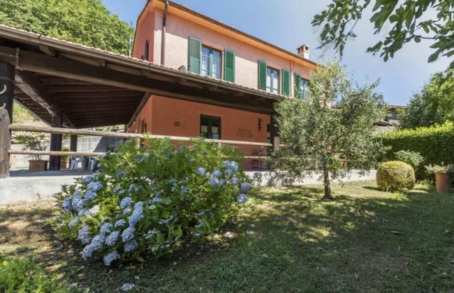 Villa Popiglio Comfortable Holiday Residence - Photo 1