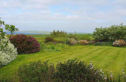 Exceptional 4 bed converted church with hot tub - Photo 10