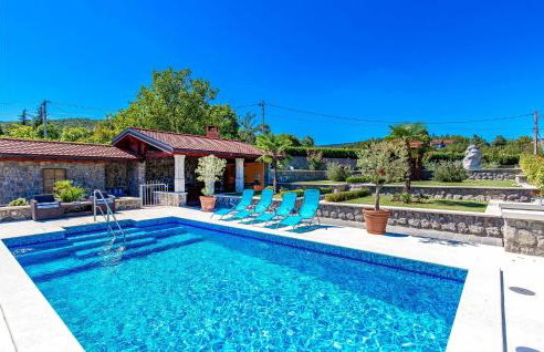 3 Bedroom Amazing Home In Jurdani - Photo 1