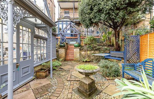 Elegant Highgate Garden Retreat - Photo 38