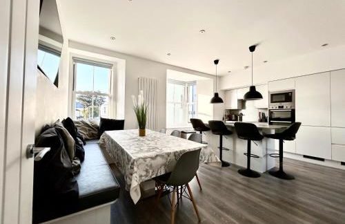 Tenby Heights, 5 en-suites, Parking & Garden - Photo 3