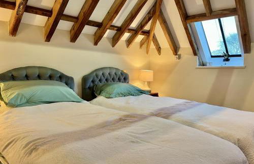 The Old Tractor Shed by inspirestays-com - Foto 36