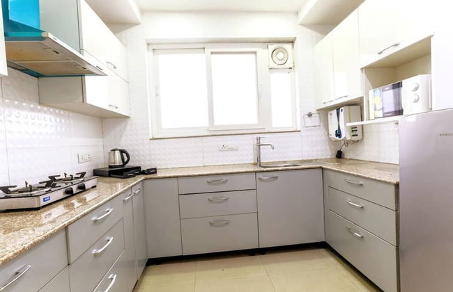 Modern City Retreat 2bhk Paras Fortis Balcony - Photo 74