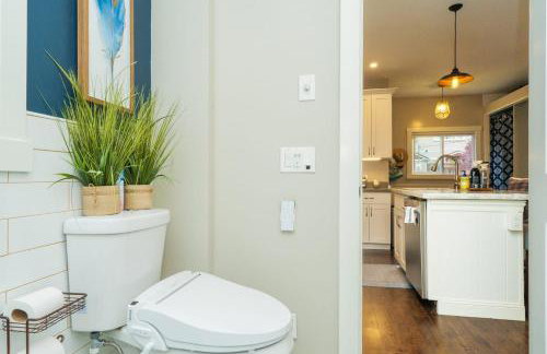 Remodeled 2-Bedroom Unit in Fremont w/ Luxe Bathrooms - Photo 14