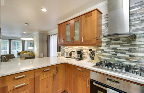 Lake Oswego Home with Deck 9 Mi to Downtown Portland - Foto 9