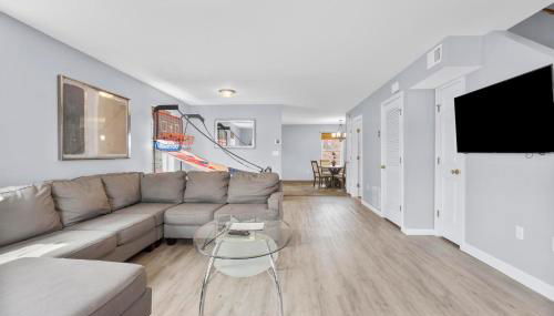 Gorgeous Waterfront 3 Bedroom, 1.5 Bathroom Unit. - Foto 5