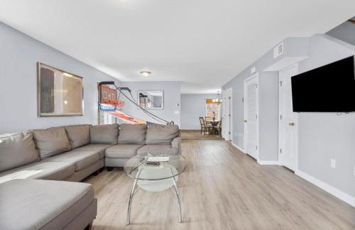 Gorgeous Waterfront 3 Bedroom, 1.5 Bathroom Unit. - Foto 5