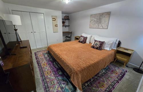 Spacious, Renovated, 5-bedroom Retreat, Near I-85 - Photo 45