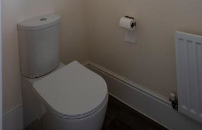 Impressive 4 Bed House Sleeps 8 - Private Parking Fast Wi-Fi Netflix & Foosball, Business Insurance and Leisure Travellers Welcome - Foto 17