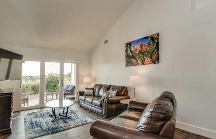 Spectacular Hilltop Home W/resort Like Backyard! - Foto 48