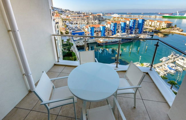 Luxury Modern Apartment With Exceptional Views! Hosted by Sweetstay - Photo 25