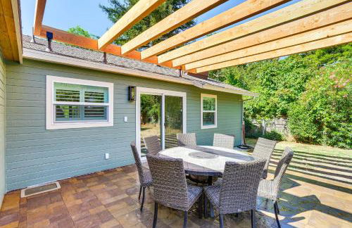 Walk to Park and Aquatic Center Airy Redding Home! - Foto 18