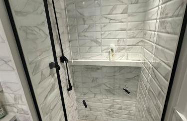 Apartamento Luxo Moderno e Conveniente com Garagem - Foto 19