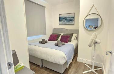 Modern 2BR in West Hendon - Parking -Easy Commute - Photo 8