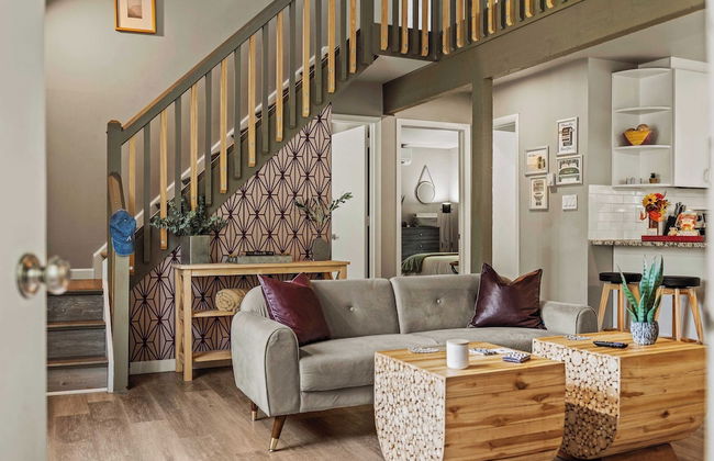 Inn the Poconos by Avantstay Private Lake Access Enclosed Hot Tub - Photo 9