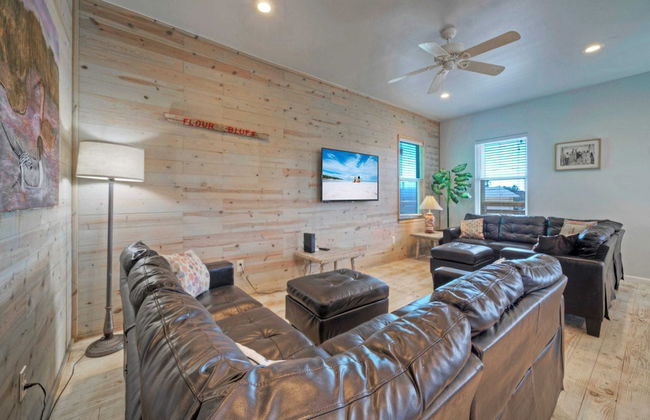 6bdr, Balcony w/ Bay View, Shared Pool + Boat Dock Keeper Red by Avantstay - Foto 6