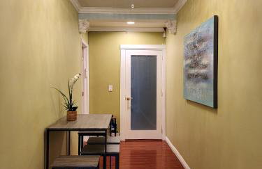 3 bedroom guest suite first floor unit with nice patio area right next to the MrC Hotel 10 minutes from Rodeo Drive Washer Dryer WIFI and more - Foto 6