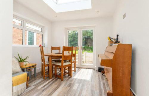 Wonderland 4 bedrooms 6 bed Castle Donnington EMA airport - Foto 8