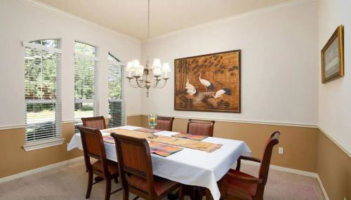 Bedroom with 3.5-Bathroom near Golf Course! - Photo 4