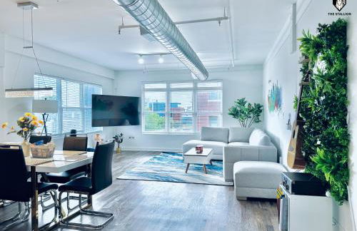 The Stallion #310 - Walk to Museums - Premium Loft with gated parking - Foto 6