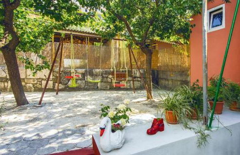 Three-Bedroom Apartment In Ostrvica - Photo 15