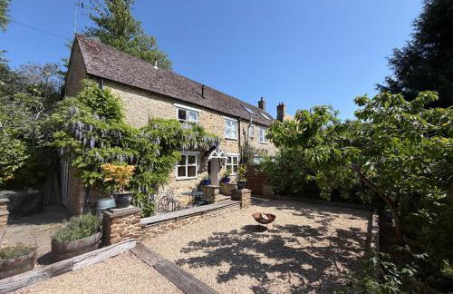 Cotswold Cottage - Photo 27