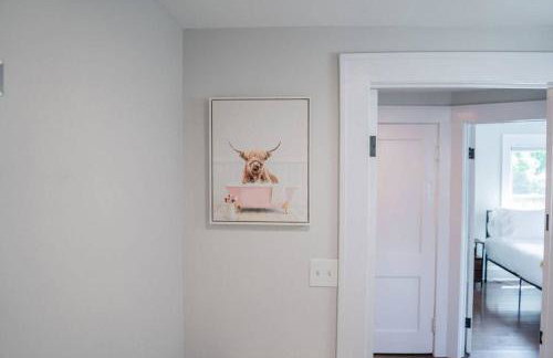 Jefferson & Grounds 3BR Steps from HWS and Hot Tub - Foto 30