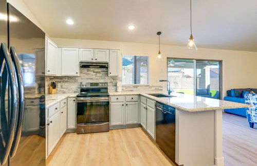 Putting Green and Pool! Peoria Home Near Sports - Foto 7