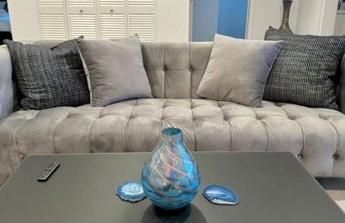 Corner 2 Bedroom 2 Bath Condo - Balcony - Parking - Foto 3