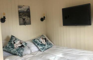 Cosy Shepherds Hut, heating, Hot Tub, WiFi and magnificent view - Foto 30