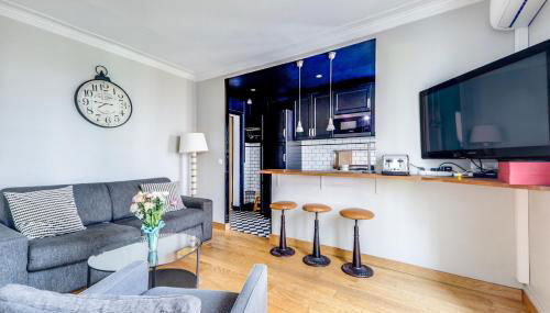 AC & 10min from Marais l Center of Paris - Foto 2, minibar