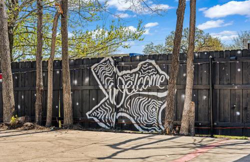 Stylish & Comfy Downtown Gem Irving Parking - Foto 31