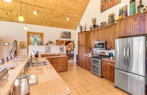 Hot Tub and Game Room! 30-Acre Vernon Retreat - Foto 5