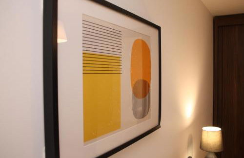 Spacious 2 Bed 2 Bath Apartment & Free Parking - LGW 10min drive - Foto 23