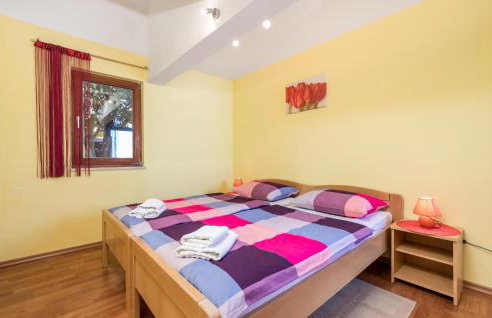 Beautiful Apartment In Lukovo Sugarje - Photo 6