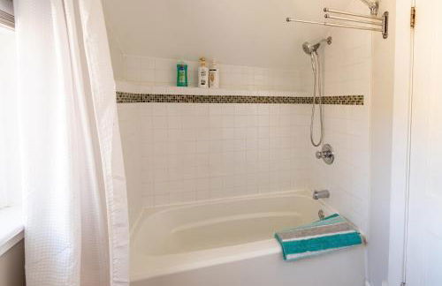 Contemporary 3-Bedroom Home with Balcony in RVA - Foto 31