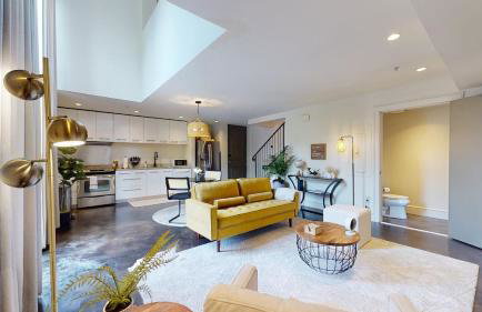 Charmingly Trendy Cloverdale Loft - Gated Parking! - Foto 16