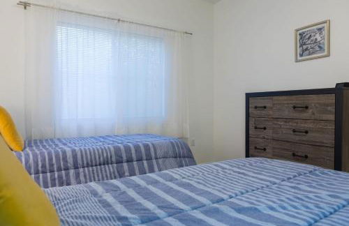 Modern Retreat in Ahwatukee Heated Pool Spa Gym - Foto 23