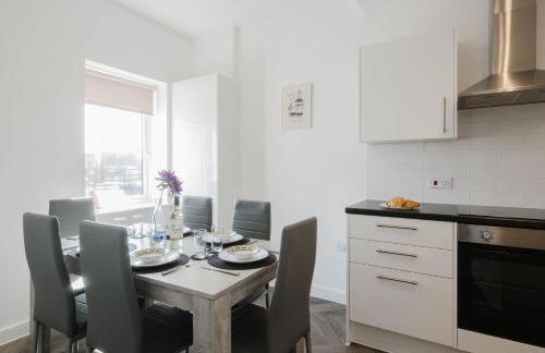 Modern and Comfortable Home away from Home - Photo 8