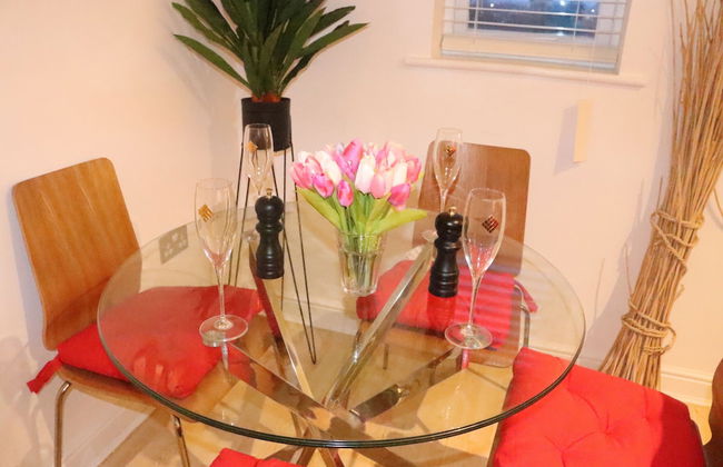 Skyline Haven Modern 2BR w/ Free Parking & 4kTV - Photo 50