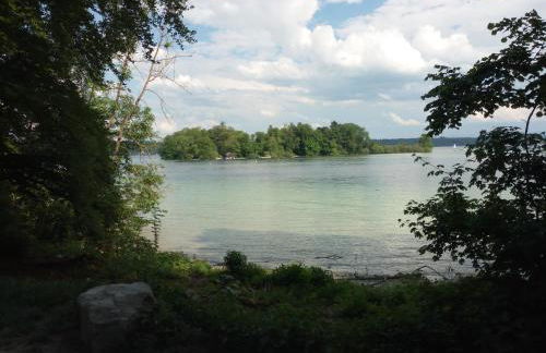 Schöner Bungalow mit Gartenterrasse und Teich - Foto 14