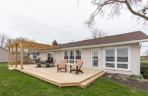 4 Bedroom Lakefront Home with Private Beach on Cedar Point Chaussee - Photo 54