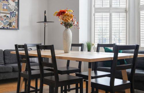 Relaxing and Spacious Kensington Apartment with Patio - Foto 23