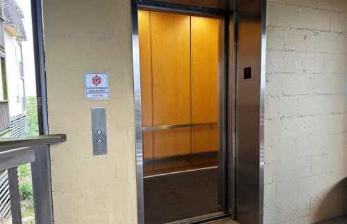 Oceanfront 2 Bedroom Condo at Golden Strand - Foto 25