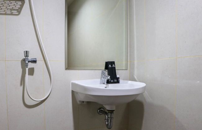 Modern Look and Homey Studio Apartment LRT City Jatibening - Foto 13