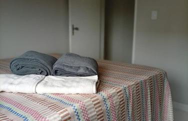 Apartamento espaçoso com 3 quartos para até 6 pessoas, Garagem coberta dentro do condomínio e Check-in Automático via Fechadura com senha - Foto 45