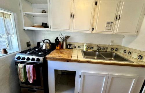 Studio Cabin Suite on Organic Farm Stay near Taos, New Mexico - Foto 17